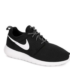 Women’s Black Nike Roshe